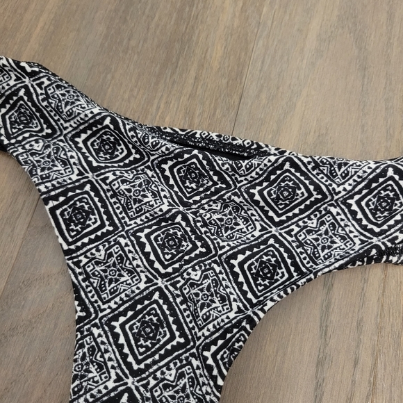 A&F bikini bottoms (xs) - Picture 3 of 5